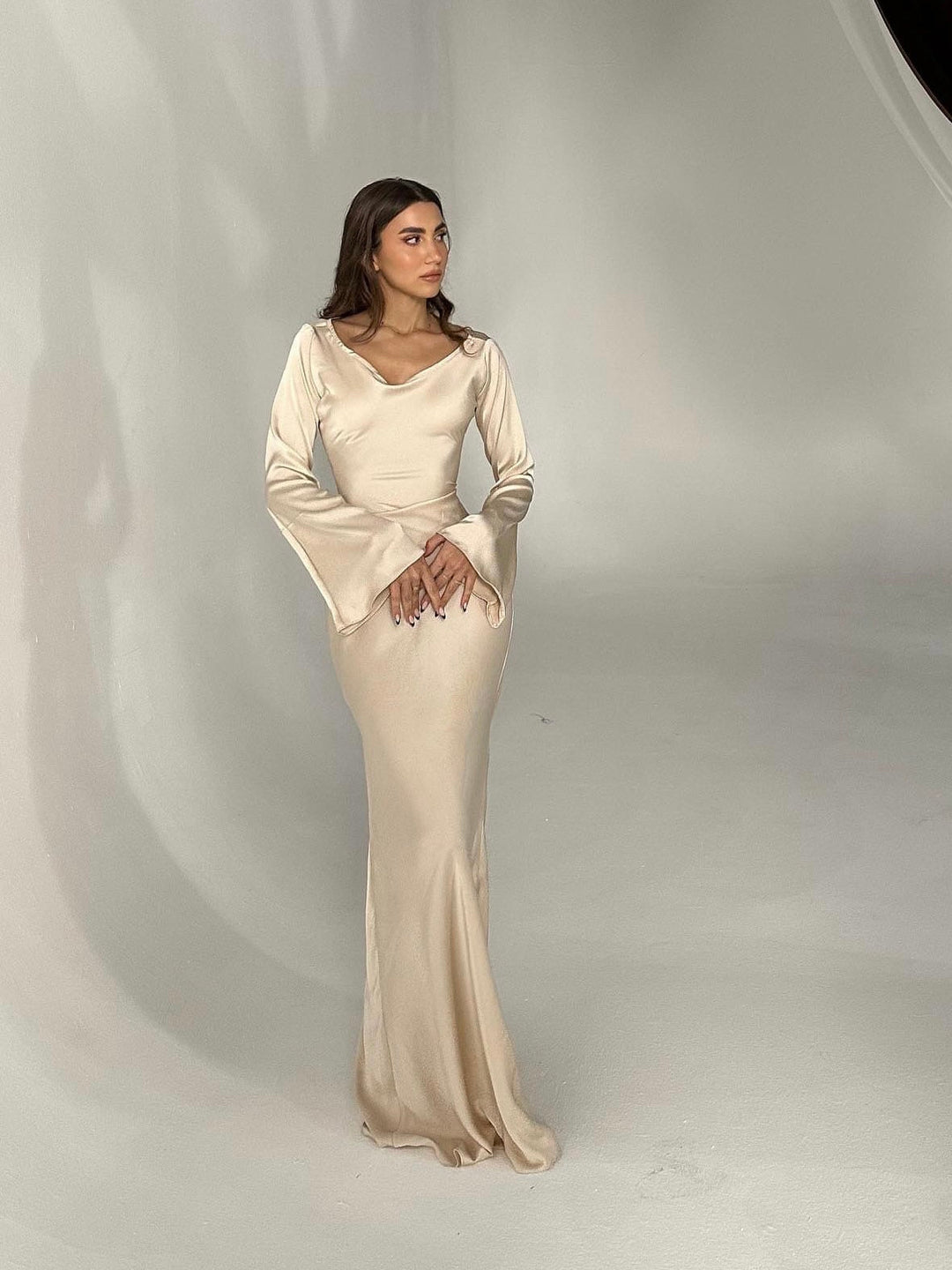 Maxi Dress with Long Sleeves for Women - Classic & Timeless