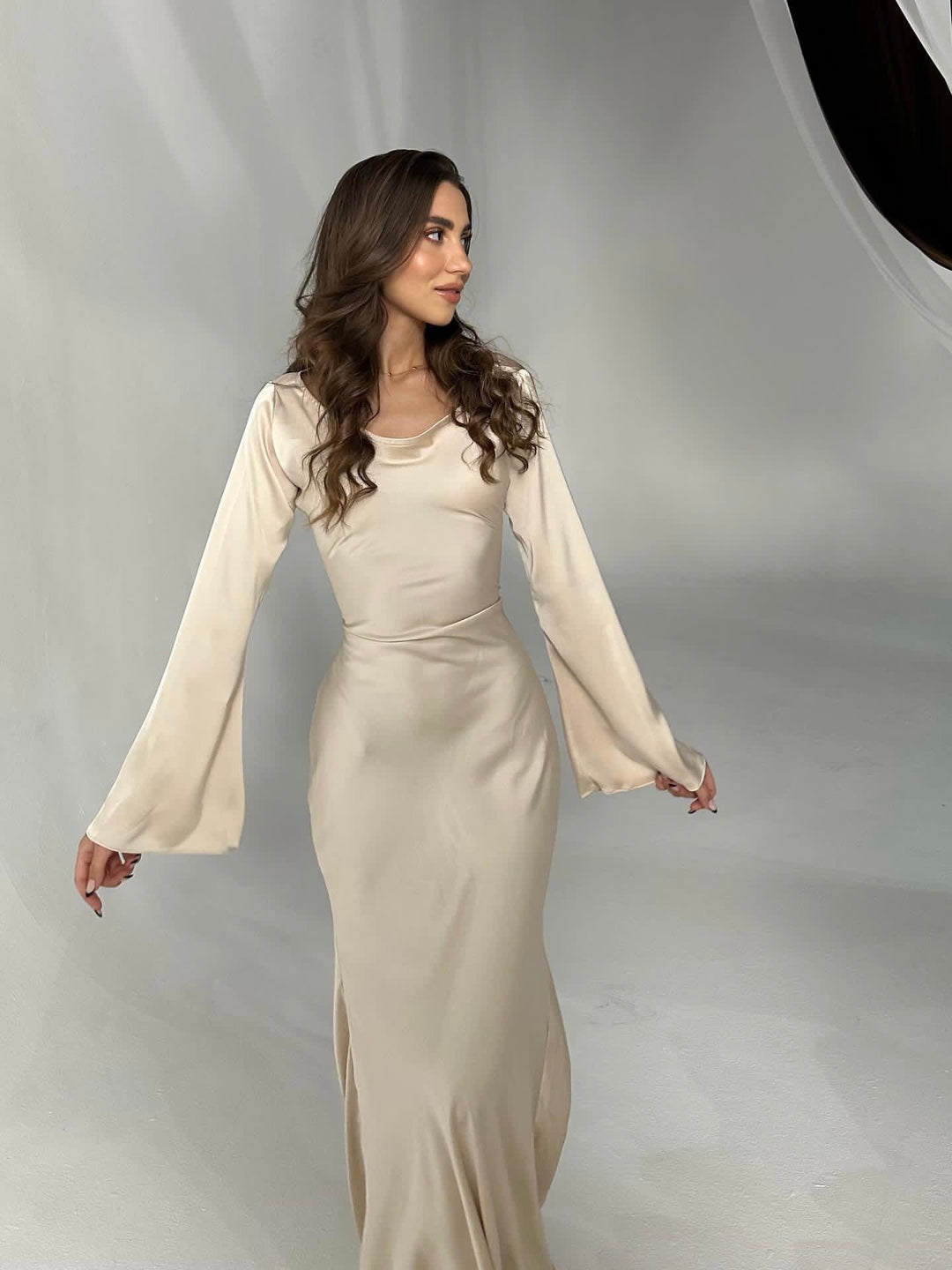 Maxi Dress with Long Sleeves for Women - Classic & Timeless