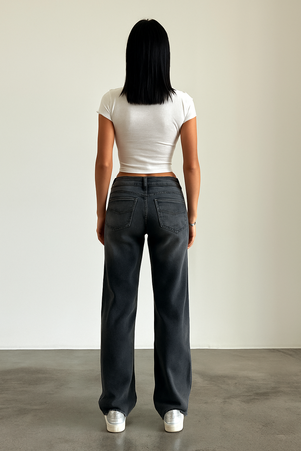 Straight-Leg Jeans with Low Rise – Trendy Women's Trousers