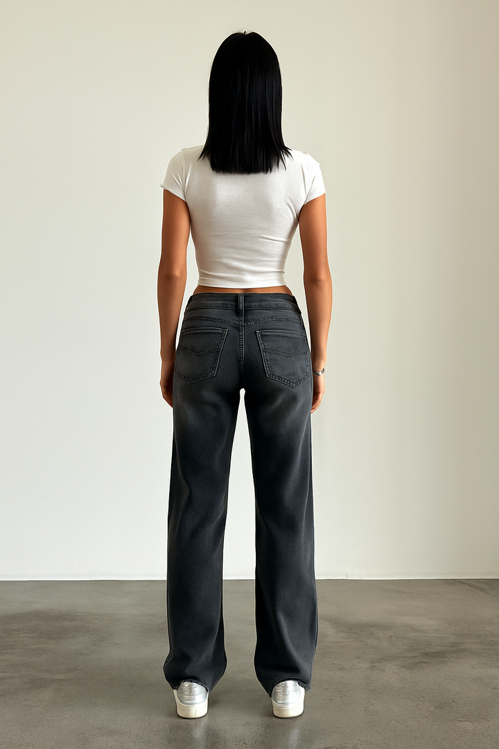 Straight-Leg Jeans with Low Rise – Trendy Women's Trousers