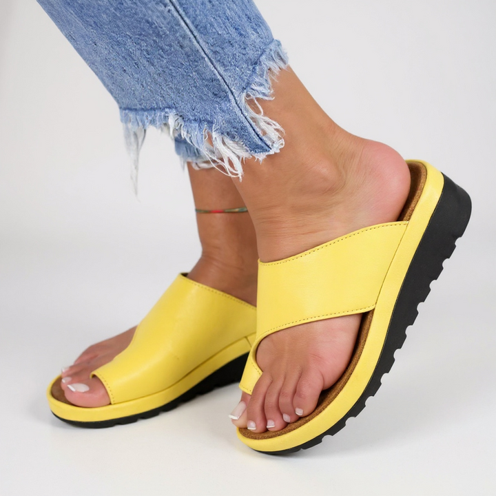 Women’s Toe Split Sandals Sleek Open-Toe Footwear for Summer Outings