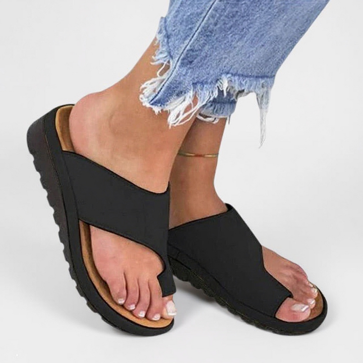 Women’s Toe Split Sandals Sleek Open-Toe Footwear for Summer Outings
