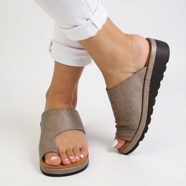Women’s Toe Split Sandals Sleek Open-Toe Footwear for Summer Outings