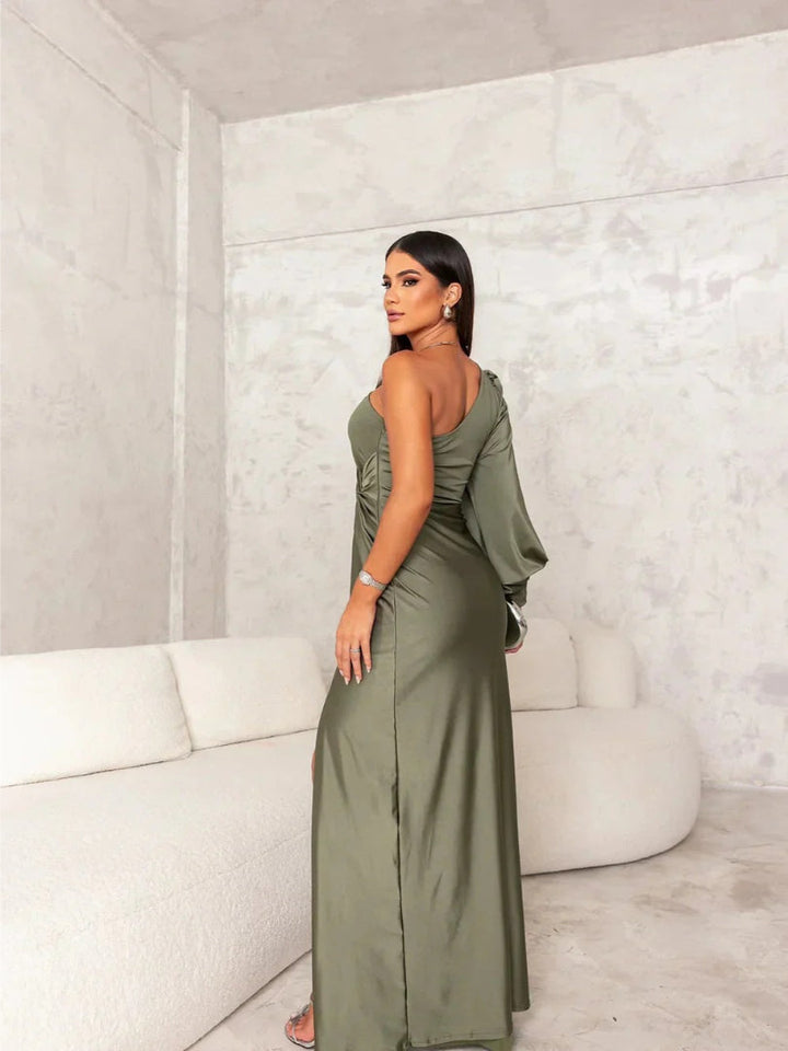 Maxi dress with one shoulder, high slit