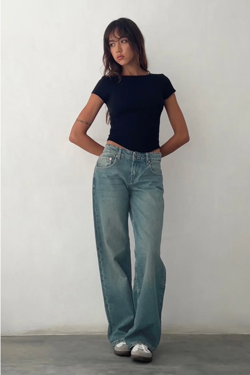 Straight-Leg Jeans with Low Rise – Trendy Women's Trousers