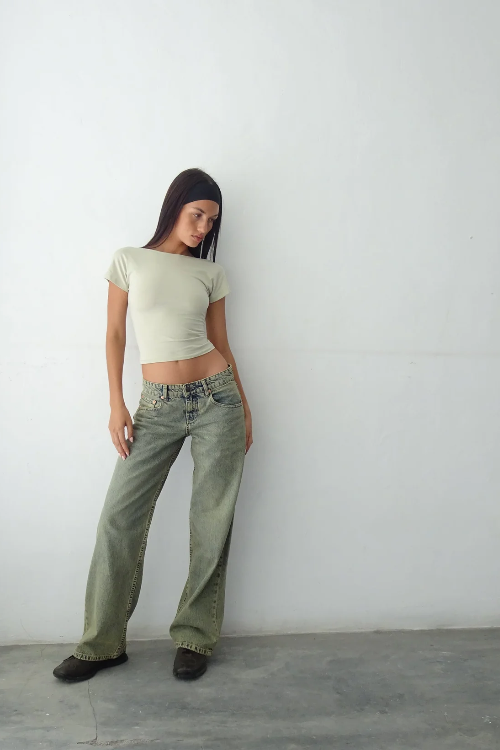 Straight-Leg Jeans with Low Rise – Trendy Women's Trousers