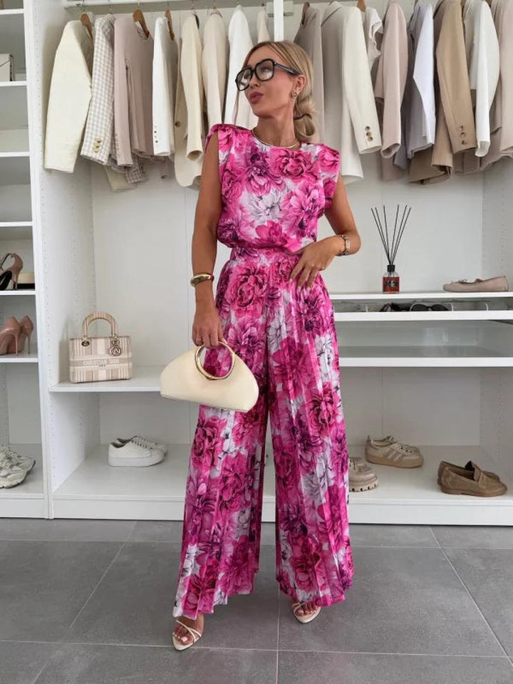 Two-Piece Set with Pleated Trousers and Sleeveless Top