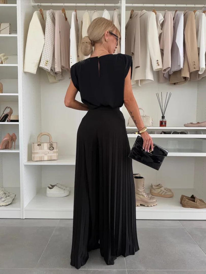 Two-Piece Set with Pleated Trousers and Sleeveless Top