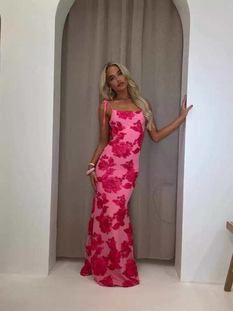 Figure-hugging dress with floral details and tie straps