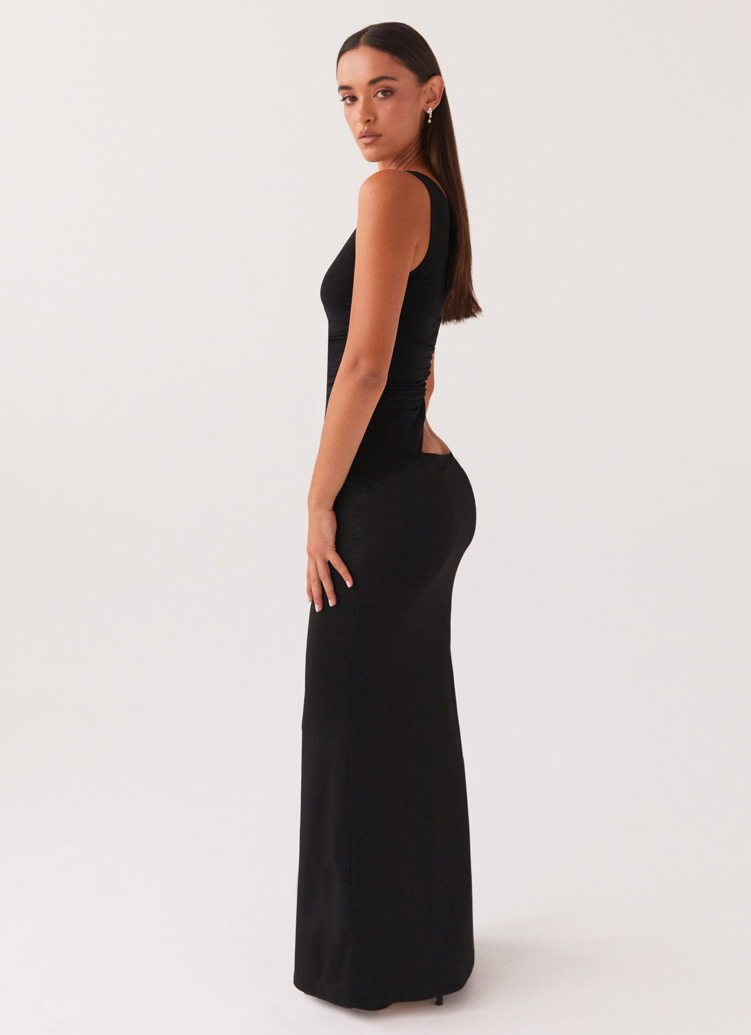 Long dress with one shoulder design and cut-out detail