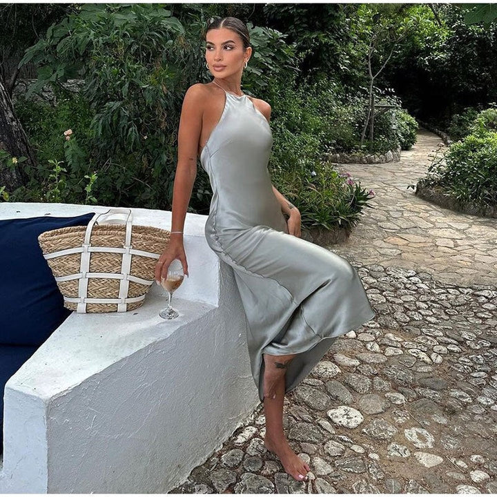 Elegant Maxi Dress with Open Back Design for Evening