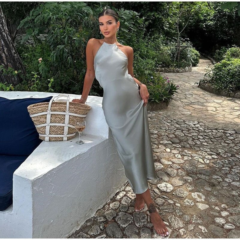 Elegant Maxi Dress with Open Back Design for Evening