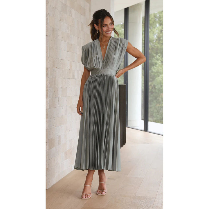 Elegant Ladies' Midi Dress with Pleated Skirt – V-Neck