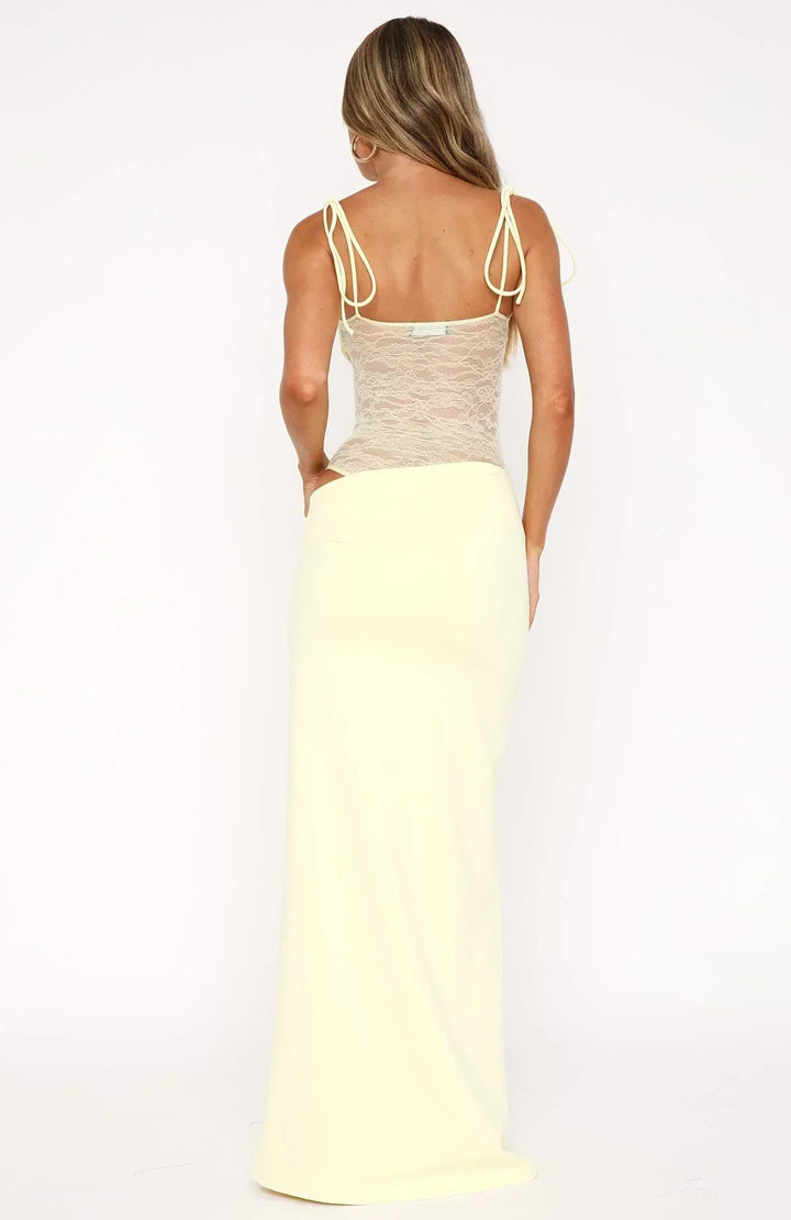 Figure-hugging dress with lace and lace-up straps