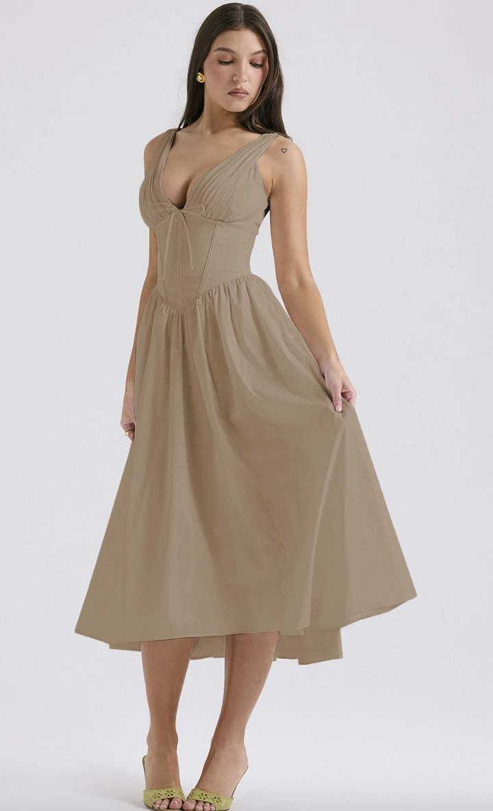 Sleeveless Evening Dress with V-Neck in Elegant Style