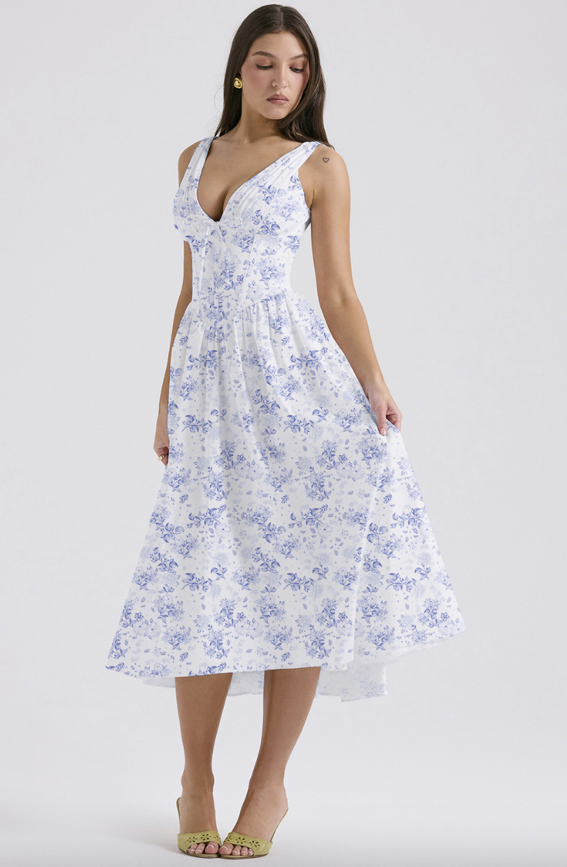 Sleeveless Evening Dress with V-Neck in Elegant Style