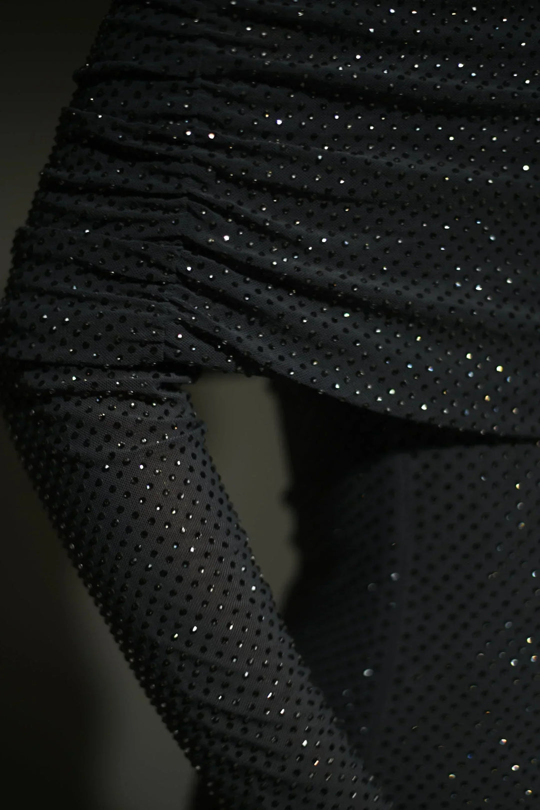 Long Shimmering Dress with Long Sleeves and Off-Shoulder Design