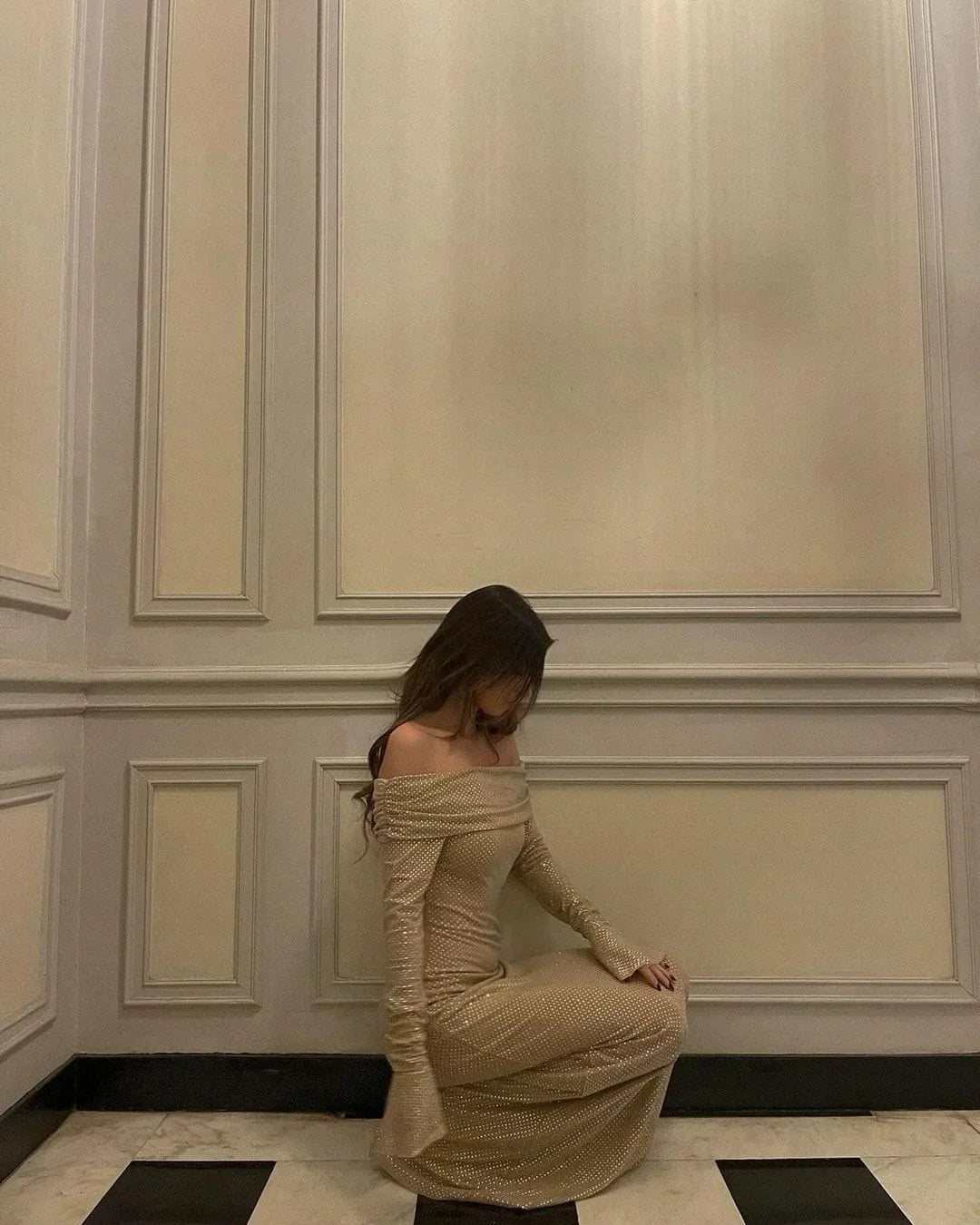 Long Shimmering Dress with Long Sleeves and Off-Shoulder Design