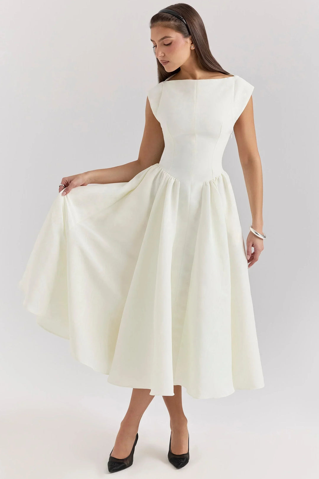 Loose Fit Midi Dress with Short Sleeves and Round Neck for Evenings - Black and White