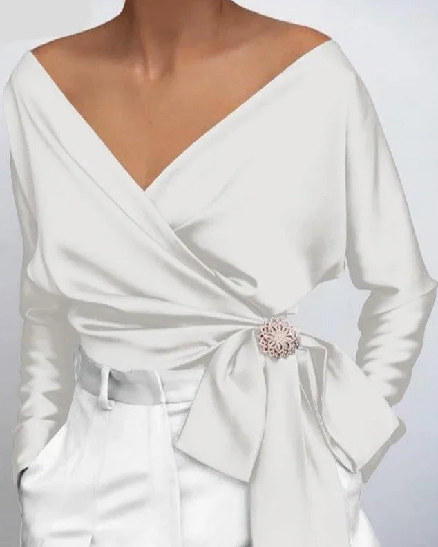 Top Women's Wrap With Knot And Elegant Brooch