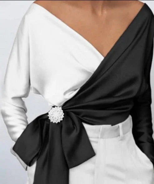 Top Women's Wrap With Knot And Elegant Brooch